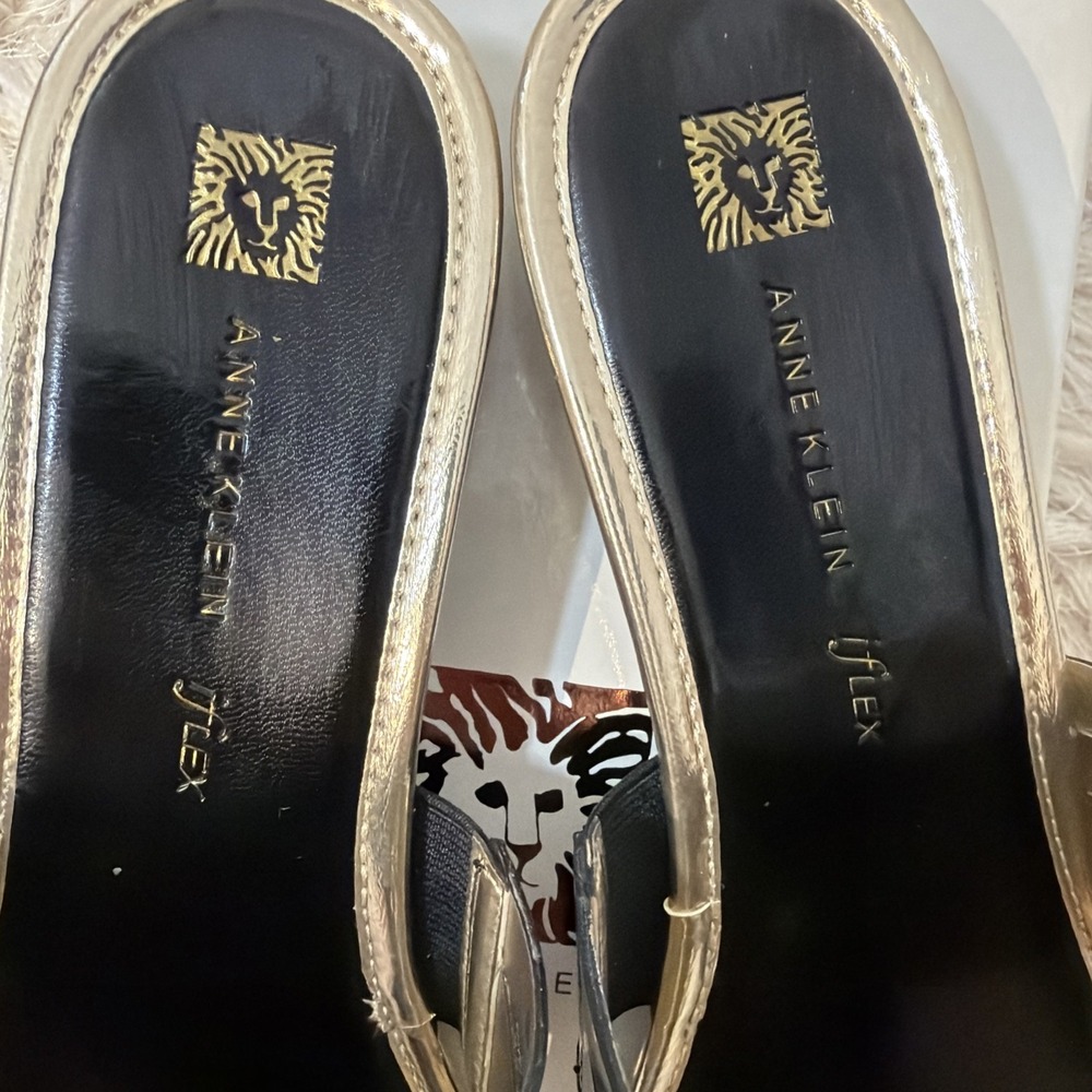 Anne Klein IFlex Woven Patent Slide Sandals Womens 10 Black Gold Logo Mule Wedge - Picture 4 of 11